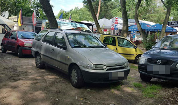 Mieszkaniec: Z wydm zrobili sobie parking. Gdzie jest straż miejska?