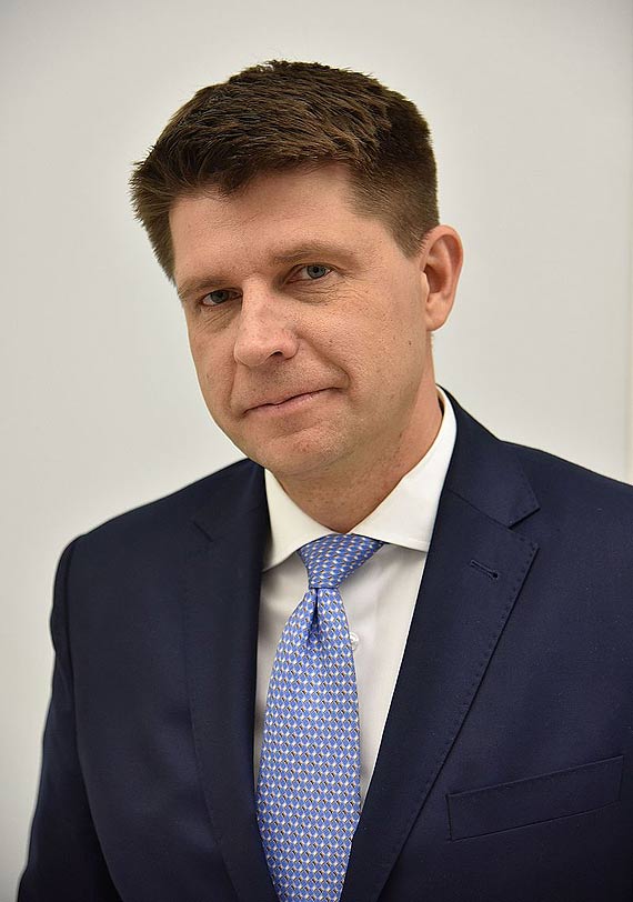 Marzye o tym aby spacerowa z Ryszardem Petru? Teraz to moliwe, lider Nowoczesnej zaprasza na spacer po play i briefing!