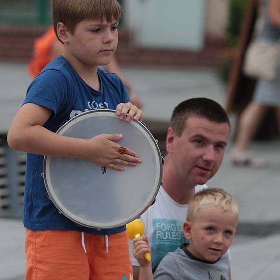 Te dzieci po raz pierwszy w ¿yciu zagra³y w prawdziwej orkiestrze!