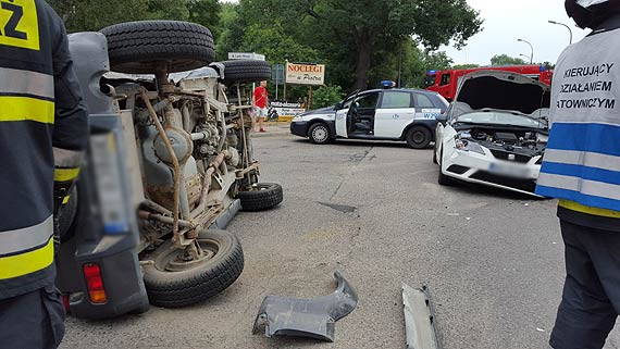 Suzuki wyjecha³o wprost pod jad±cego do ¦winouj¶cia seata! Dwie osoby zosta³y zabrane do szpitala