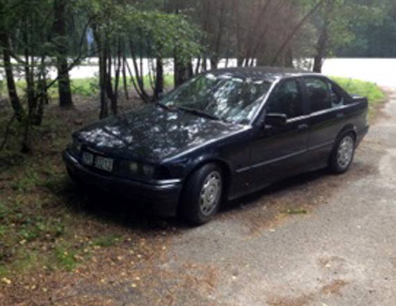 Porzucone BMW straszy w lesie przy Karsiborach!