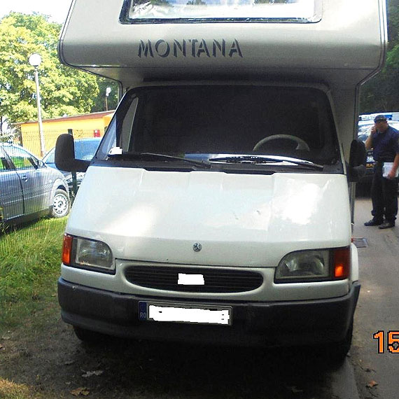 Straż miejska w akcji! Mandaty za żebranie i parkowanie na trawie
