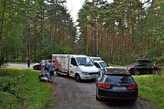 Kolizja na krajowej „trójce” - rodzina z Wielkopolski pechowo zakończyła urlop. Dwoje dzieci w uderzonym samochodzie