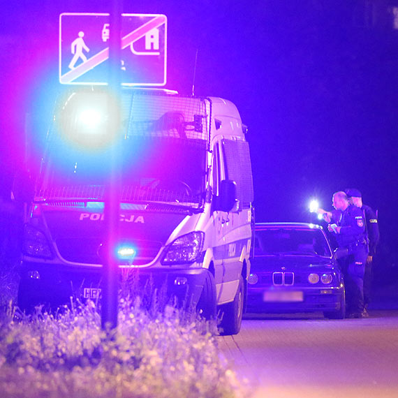 Naoglądał się filmów? Mieszkaniec Chełmońskiego jak snajper ostrzelał bmw