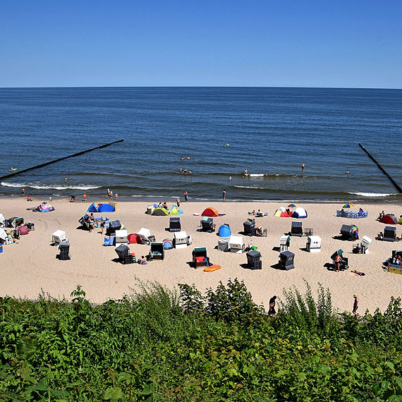 Mieszkaniec: W Niemczech tego cyrku z parawanami nie ma! Tylko u nas trwa bitwa o miejsce na plaży!