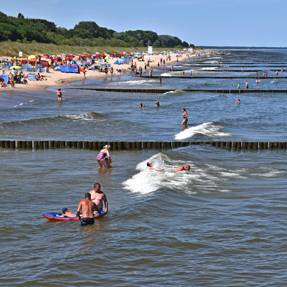 Mieszkaniec: W Niemczech tego cyrku z parawanami nie ma! Tylko u nas trwa bitwa o miejsce na plaży!
