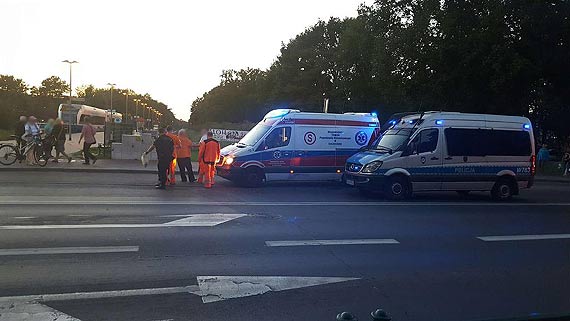 Symulują, by trafić do szpitala albo „darmowej taksówki”