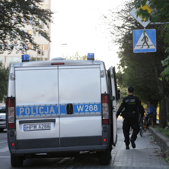 42- latka z Cadillaca potrąciła rowerzystkę na skrzyżowaniu. Policja przypomina: Uważajmy na rowerzystów!