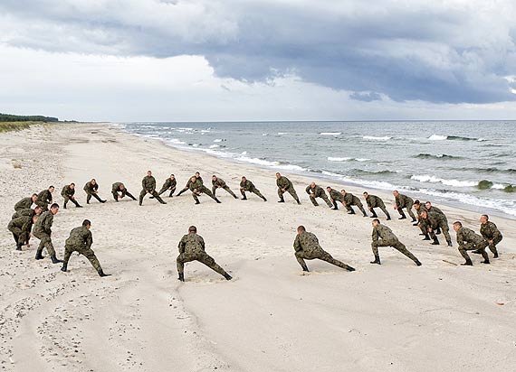 Transportery samobieżne wjechały na plażę! Spokojnie, to tylko ćwiczenia 8 FOW