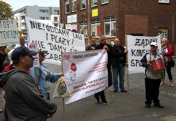 - Prezydencie! Jeli nie chcesz naszej zguby, wyjed do Poznania luby! - krzyczeli mieszkacy pod urzdem. Zobacz film!