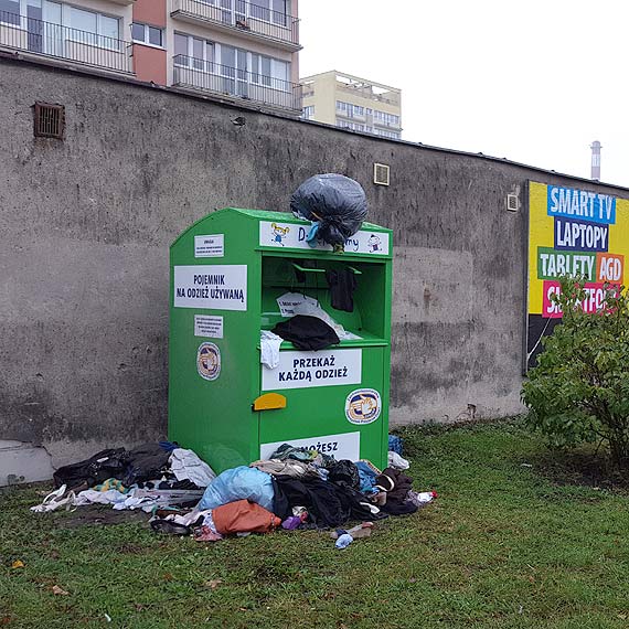 Pojemniki na zuyt odzie - szczytny cel czy irytujcy baagan?