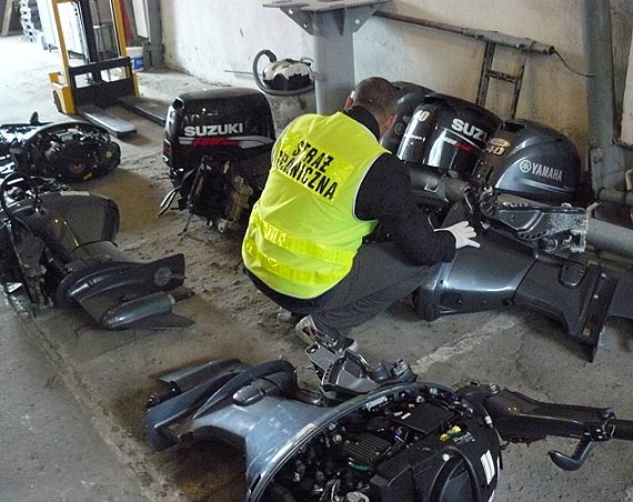 28-letni obywatel Rumunii został złapany z pięcioma silnikami zaburtowymi, które mogą pochodzić z kradzieży
