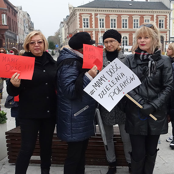 Po raz drugi winoujcianki wyszy na ulic. Marsz w obronie praw kobiet runda druga: Martwa mama nie przytuli! Zobacz film!