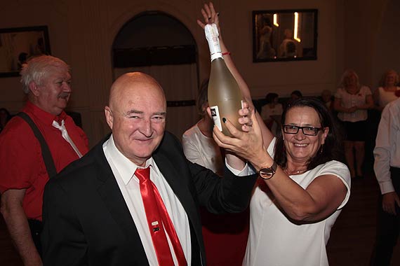 Bia³o-czerwony bal na powitanie ¶wiêta Niepodleg³o¶ci