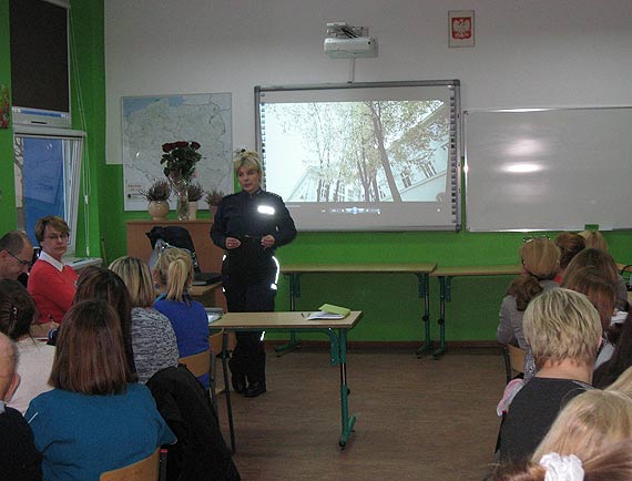 Policjanci szkolili pracowników szkół w Świnoujściu na wypadek zagrożeń o charakterze terrorystycznym