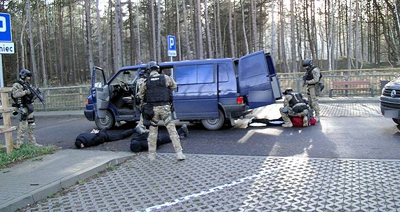 Uzbrojeni terroryści zaatakowali Terminal LNG w Świnoujściu – ćwiczenia służb