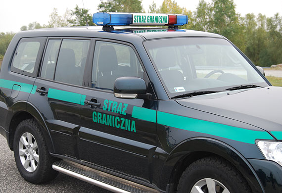 Złodziej próbował uciekać rowerem z towarem skradzionym w sklepie! Został zatrzymany przez strażnika granicznego!