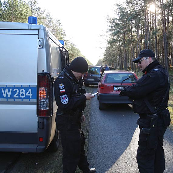Nadmierna prędkość i brawura kontra słynny zakręt przy oczyszczalni. Sprawcy kolizji zbiegli