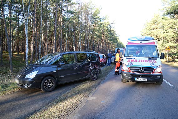 Nadmierna prędkość i brawura kontra słynny zakręt przy oczyszczalni. Sprawcy kolizji zbiegli