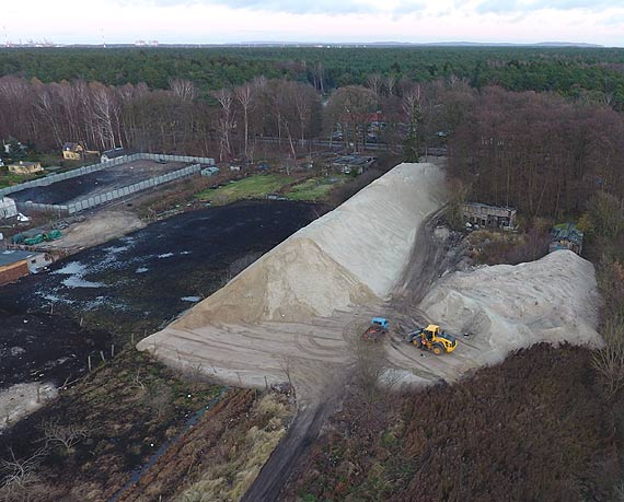 Hałdy piachu rosną w naszym mieście jak grzyby po deszczu. Mieszkańcy są przerażeni...