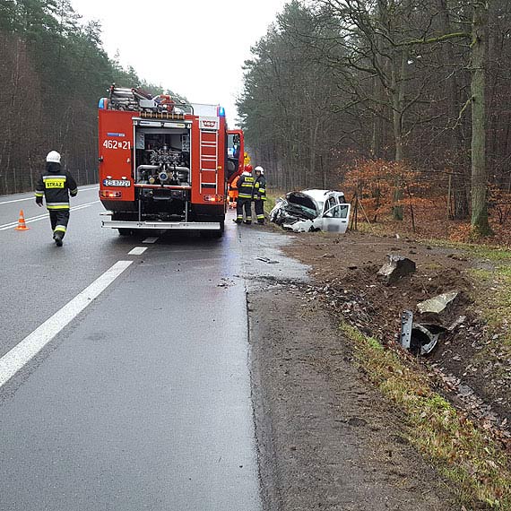 Mieszkaniec Świnoujścia otarł się o śmierć. W dacii pękła opona!