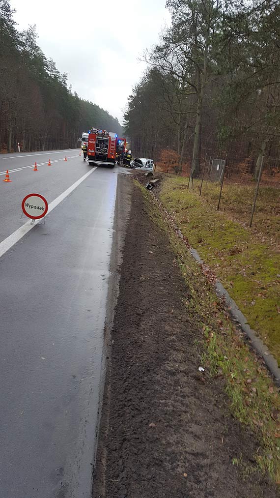 Mieszkaniec Świnoujścia otarł się o śmierć. W dacii pękła opona!