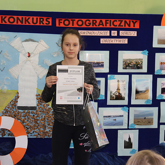Znamy zwyciêzców szkolnego konkursu fotograficznego "¦winouj¶cie w sercu i obiektywie"