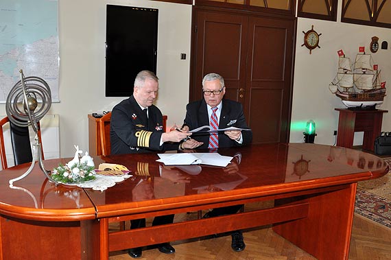 Dla bezpieczeństwa polskich wód służby podpisały porozumienie o współpracy