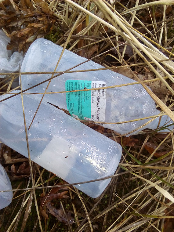 Z dnia na dzie na Steyera ronie dzikie wysypisko mieci. Znajdziemy tam odpadki medyczne i budowlane…