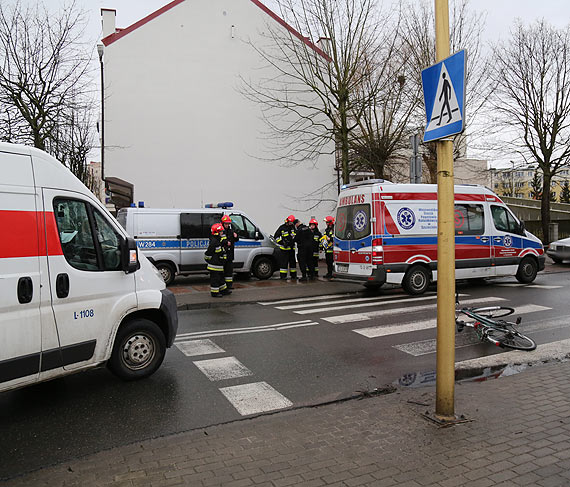 Wypadek na feralnym skrzyowaniu. Kierowca samochodu dostawczego potrci 58 - letniego rowerzyst! By pod wpywem alkoholu!  