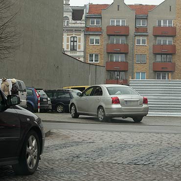 Ogrodzili si