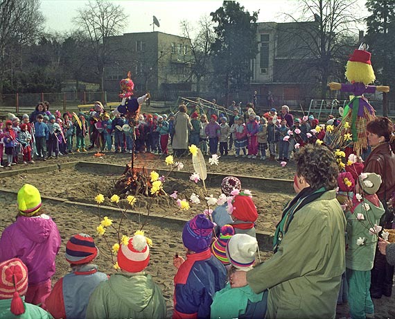 Marzanna 1992 roku - kto z ówczesnych przedszkolaków pamięta tamten dzień? Zobacz fotogalerię!