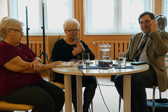 Na Światowy Dzień Poezji Janina Miecznik zaprezentowała swój nowy tomik
