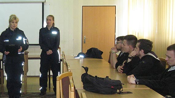 Policjanci zachęcali do wstąpienia w ich szeregi