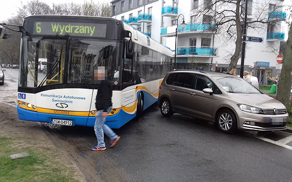 Czytelnik: Kierowca- ingorant na kilka minut zablokował przejazd dzielnicą nadmorską!