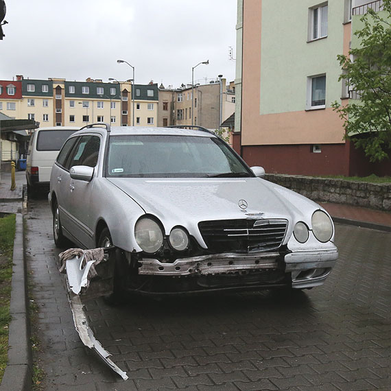 Kraksa trzech aut na Piastowskiej. Jedna osoba poszkodowana