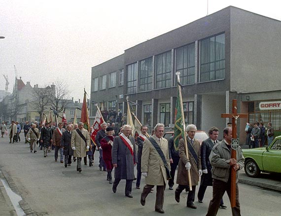 Budowę Domu Rzemiosła w Świnoujściu, parapetówę w zakładzie Fotos i prywaciarzy na pochodzie 1.Majowym - wspomina Andrzej Ryfczyński. Zobacz fotogalerię!