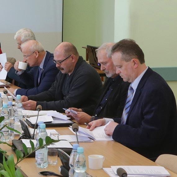 Nadzwyczajne „udoskonalenia” w radzie miasta?