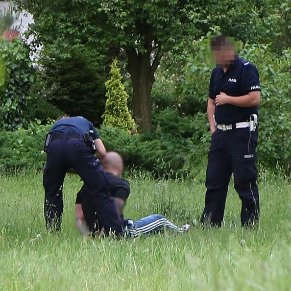 Czego chciał pozbyć się ścigany przez policję mężczyzna? Brawurowy pościg zakończony sukcesem policjantów