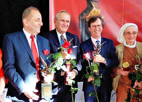 Statuetka Orła Białego trafiła do Świnoujścia. Prezydent Janusz Żmurkiewicz najlepszym samorządowcem