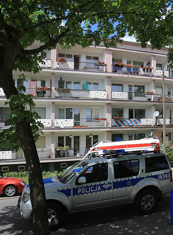 Kobieta wypadła z balkonu. Zginęła na miejscu