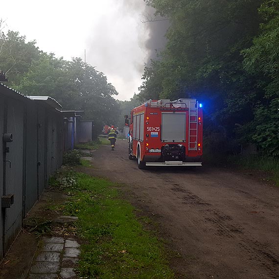 Kłęby dymu na Steyera! 2 zastępy straży pożarnej w akcji