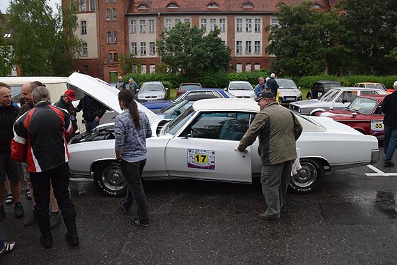 Retro-samochody zaprezentowały się na ulicach Świnoujścia