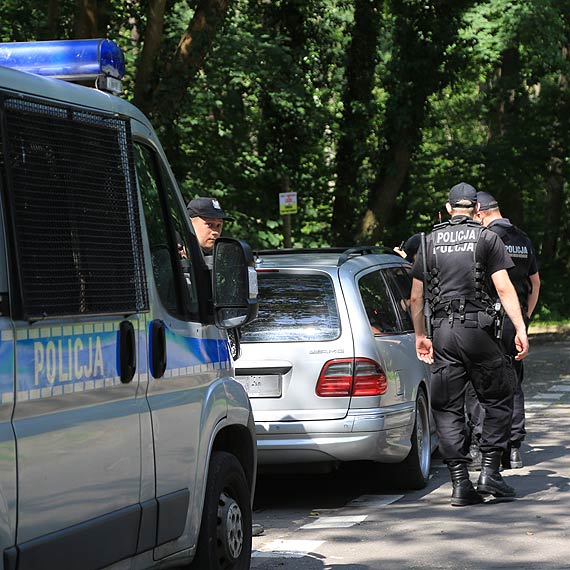 Na Moniuszki mercedes prawie staranowa bryczk! Kierowca uciek! Zobacz film! 
