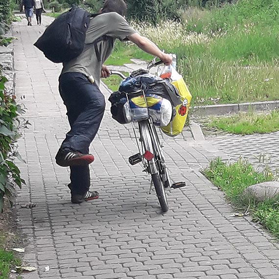 Samoobsługa? - poczuł potrzebę wymiany konfekcji, wziął i odjechał