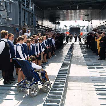 SZTANDAR DLA SZKOŁY PODSTAWOWEJ Nr 45 im. ORP „POZNAŃ” w POZNANIU