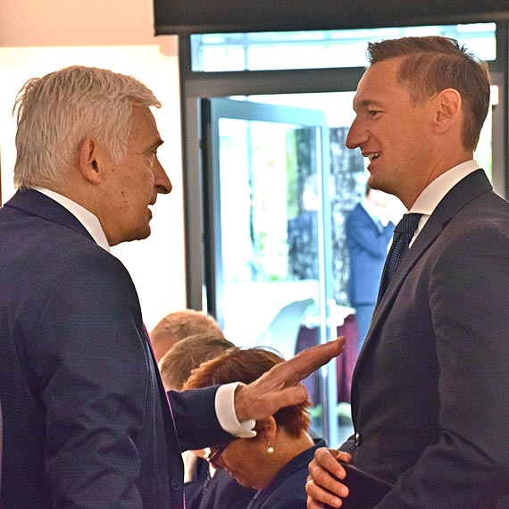 W Grodnie debatowano na temat energetyki odnawialnej i rozproszonej. Jednym z gości konferencji był były premier Jerzy Buzek