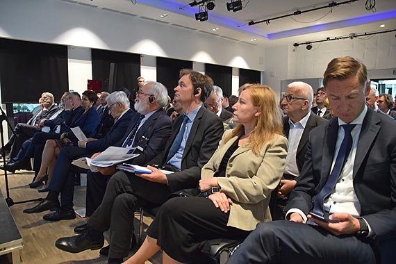 W Grodnie debatowano na temat energetyki odnawialnej i rozproszonej. Jednym z gości konferencji był były premier Jerzy Buzek
