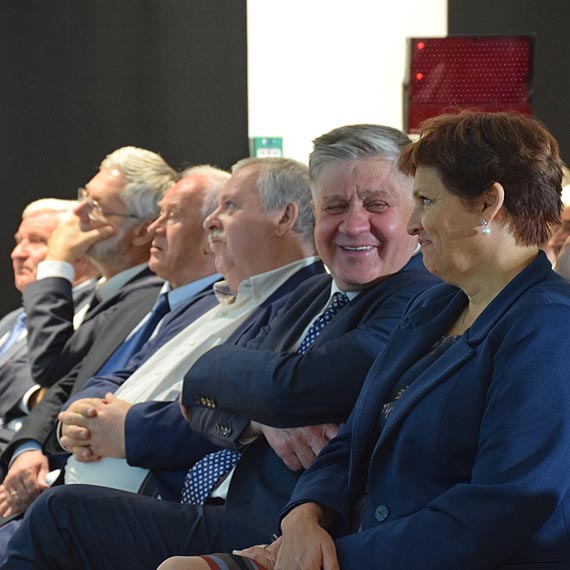 W Grodnie debatowano na temat energetyki odnawialnej i rozproszonej. Jednym z gości konferencji był były premier Jerzy Buzek