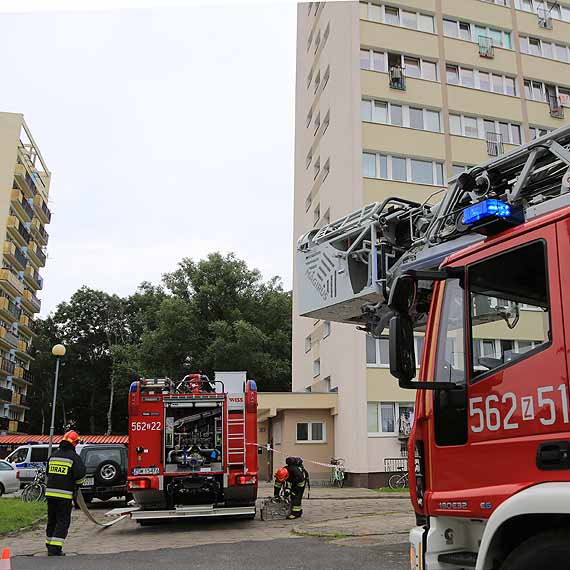 W bloku przy Grunwaldzkiej pali się mieszkanie!
